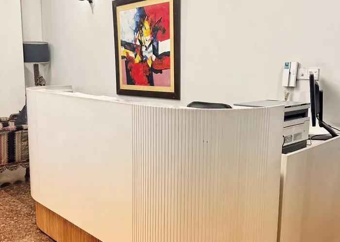 Reina Boutique Hotel - G9